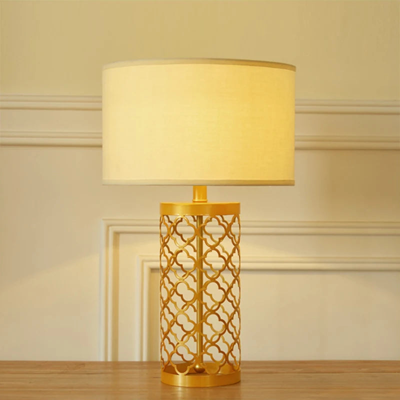 American Golden Wrought Iron Hollow Pattern Livingroom Table Lamp Luxury Bedroom Bedside LED E27 Beige Cloth Cover Desk Lighting