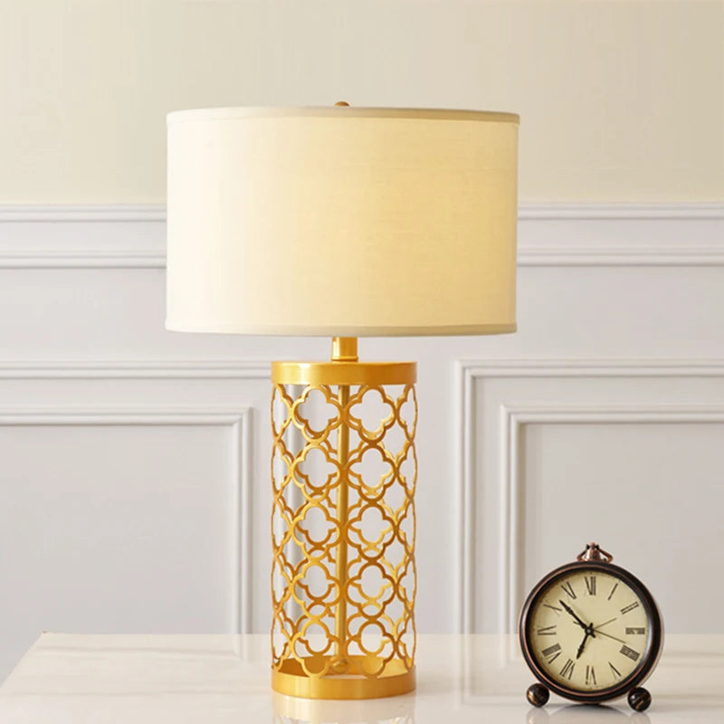 American Golden Wrought Iron Hollow Pattern Livingroom Table Lamp Luxury Bedroom Bedside LED E27 Beige Cloth Cover Desk Lighting