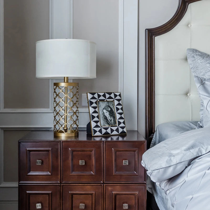 American Golden Wrought Iron Hollow Pattern Livingroom Table Lamp Luxury Bedroom Bedside LED E27 Beige Cloth Cover Desk Lighting