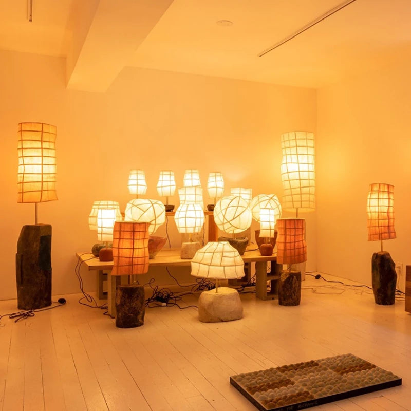 French Vintage Wabi-Sabi Table Lamp - Modern Luxurious Post-Modern Decorative Light Fixture with Creative Design